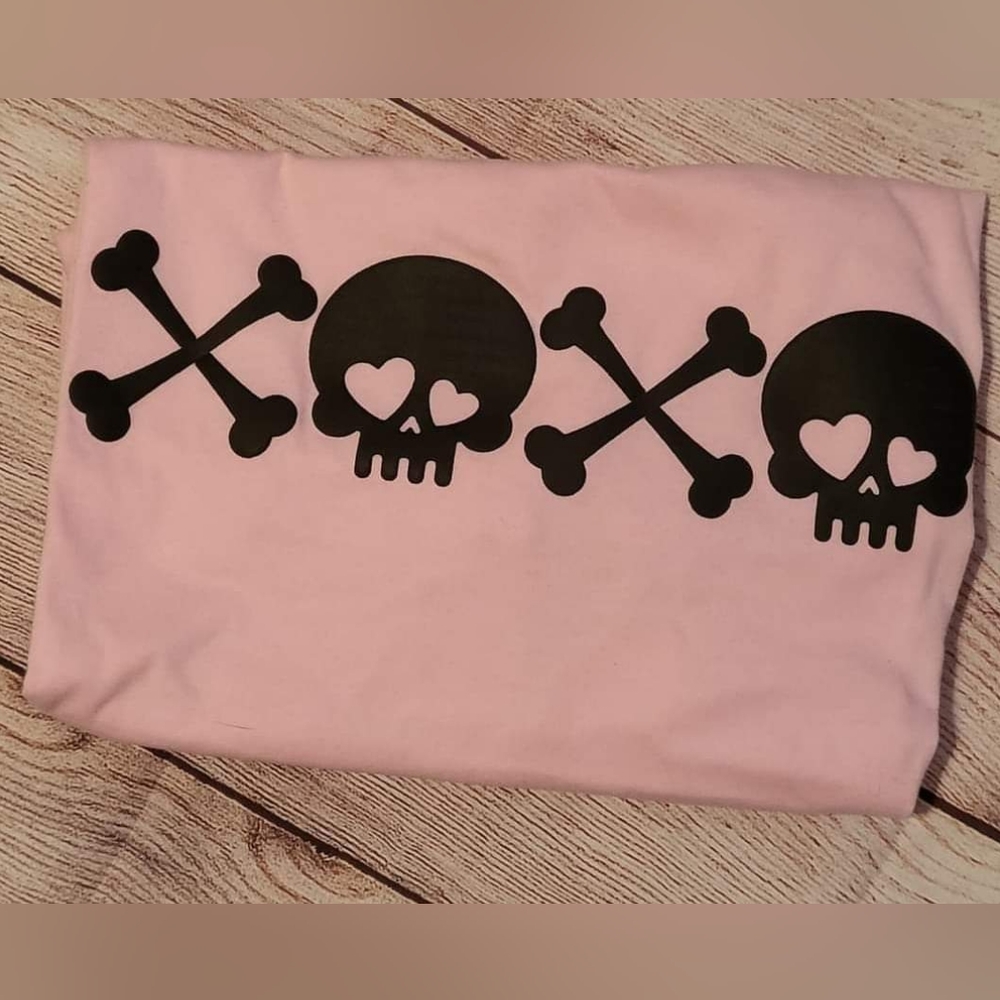 Crossbones & Skull Puff Paint